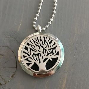 Essential oil tree of life locket (nwot)